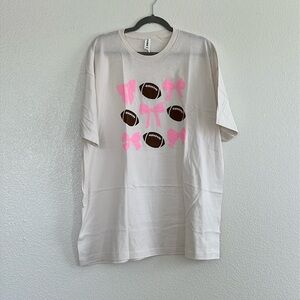 Footballs and bows short sleeve tee, size XL